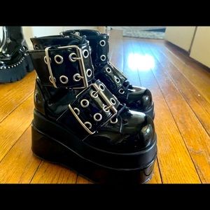 Demonia size 7, black. Bear 104